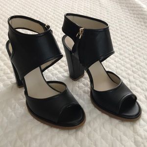 Kenneth Cole black heels